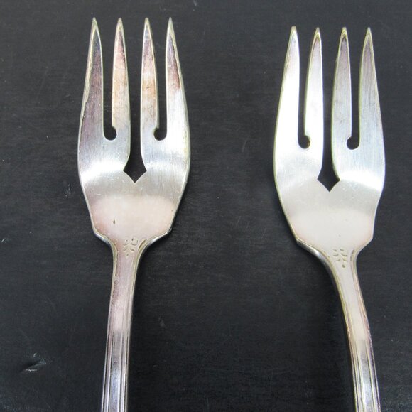 Reed & Barton Pompeian Greek Key & Scrollwork Design Salad Forks Lot of 4 Vntg - Picture 4 of 10